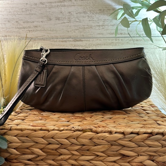 Beautiful Leather Coach Wristlet - Picture 1 of 7